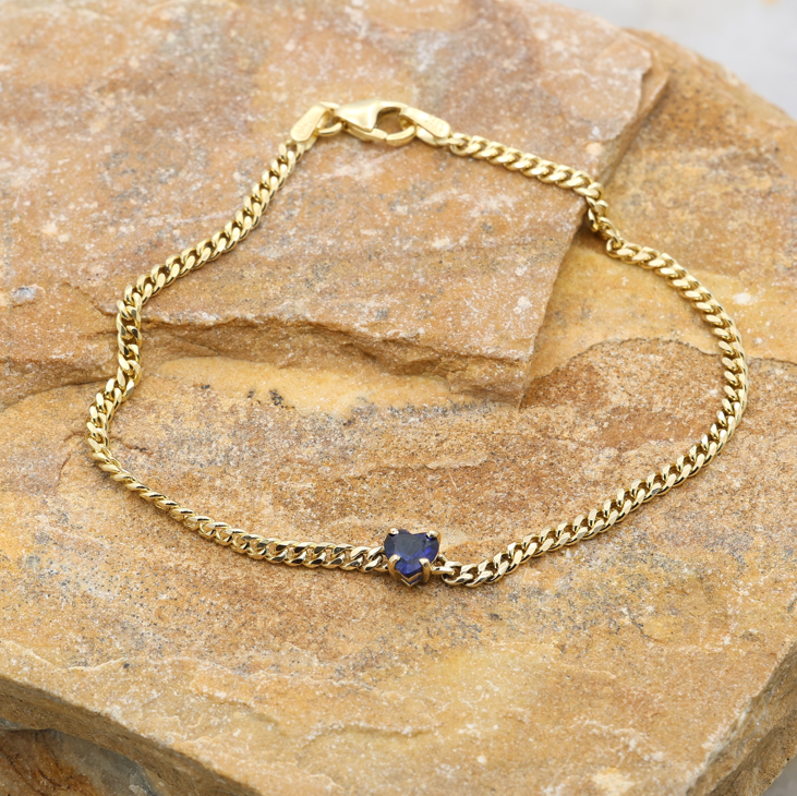 Finished bracelet in yellow gold with blue sapphire heart Finished bracelet in yellow gold with blue sapphire heart