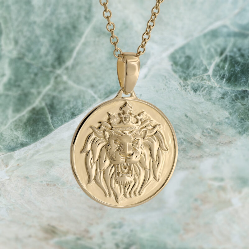 Pendant with high polish background 