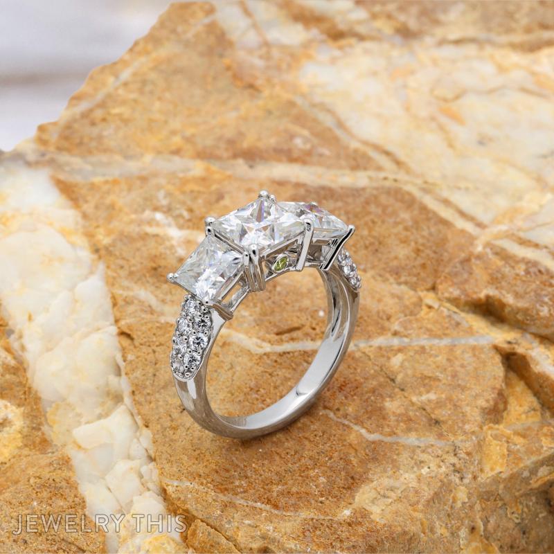 threestone peridot birthstone