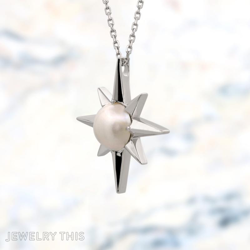 Small star compass pendant with pearl in the middle